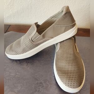 OluKai Men's Shoe